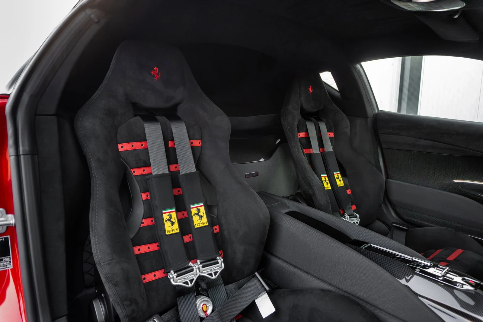 2023 Ferrari 812 Competizione, 4/10