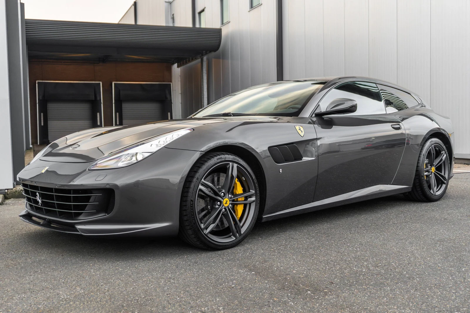 Ferrari GTC4Lusso V12 · Grigio Silverstone · Bernards Exclusives