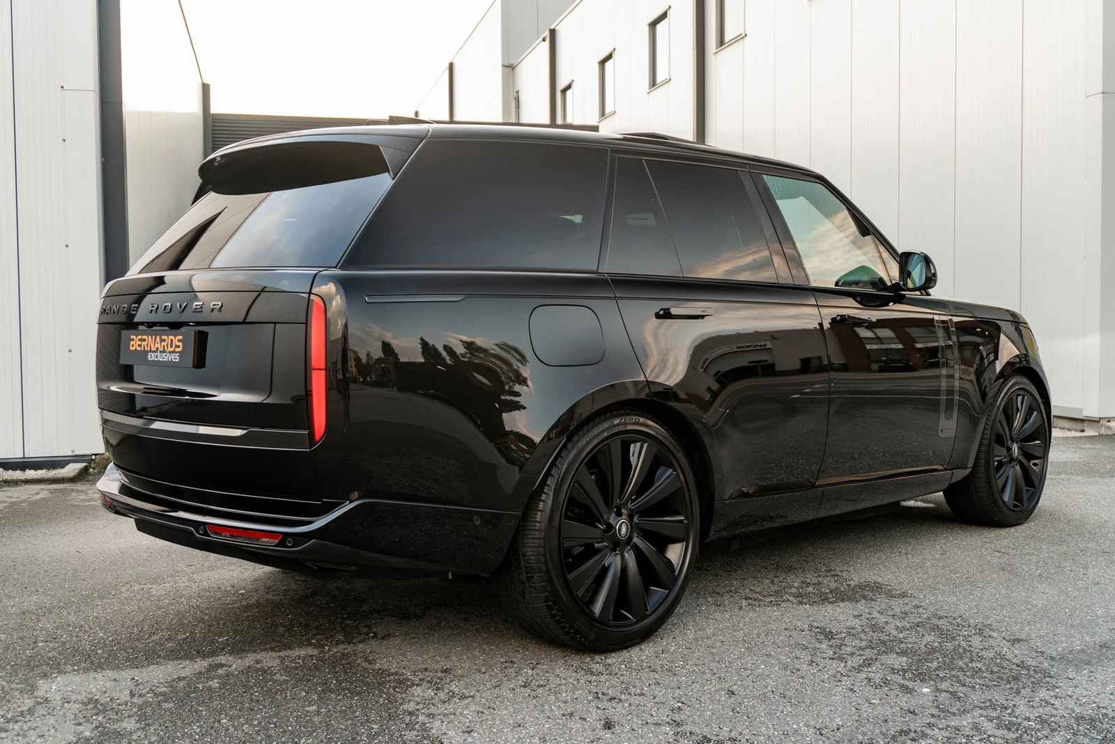 2024 Land Rover Range Rover P550e Autobiography, 2/10