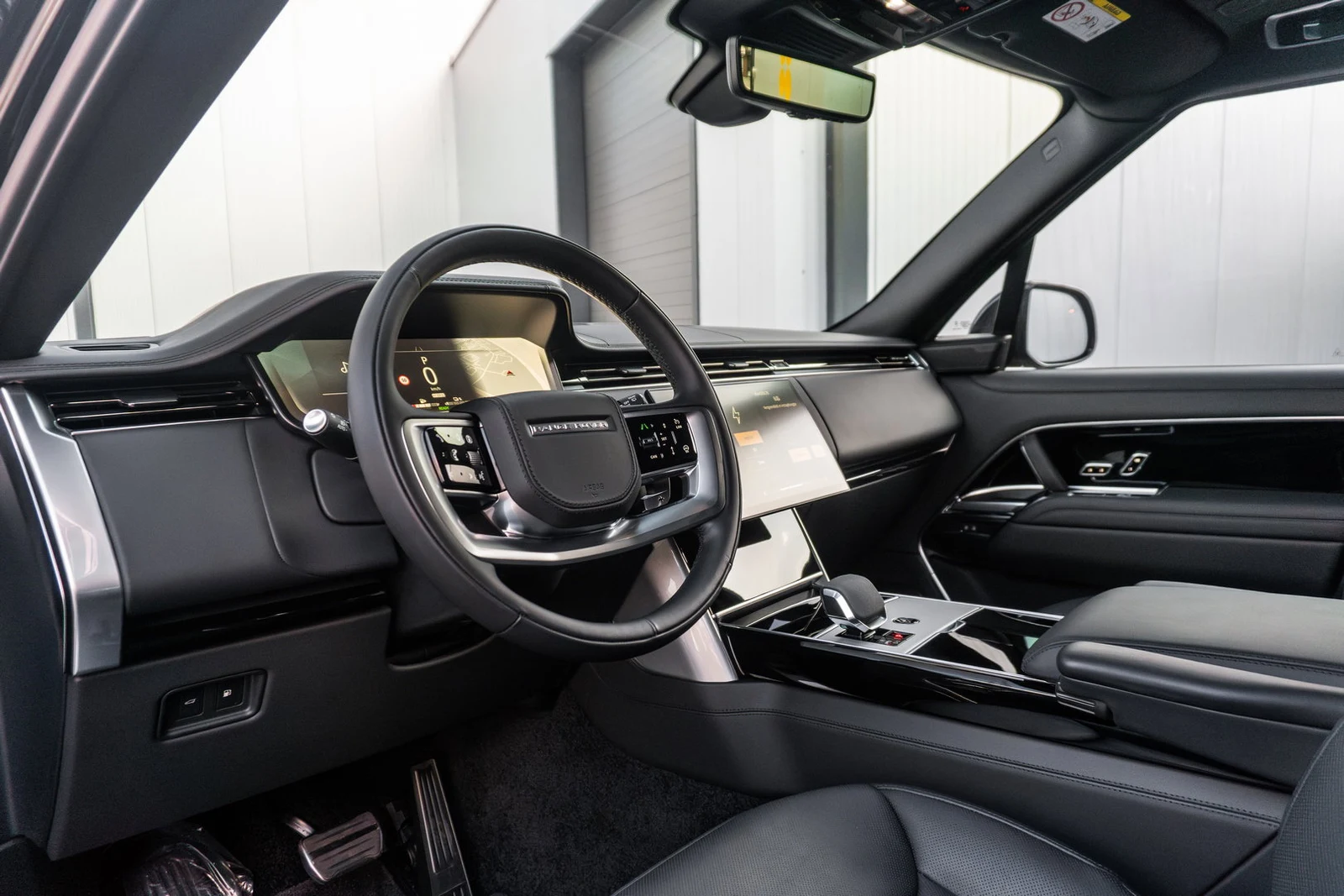 2024 Land Rover Range Rover P550e Autobiography, 3/10