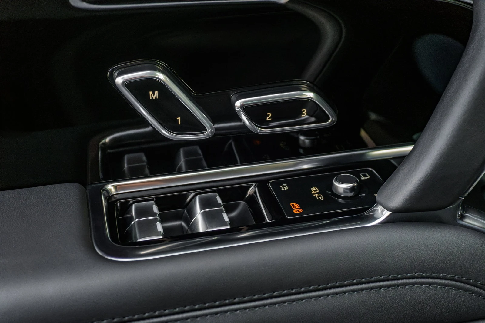 2024 Land Rover Range Rover P550e Autobiography, 7/10