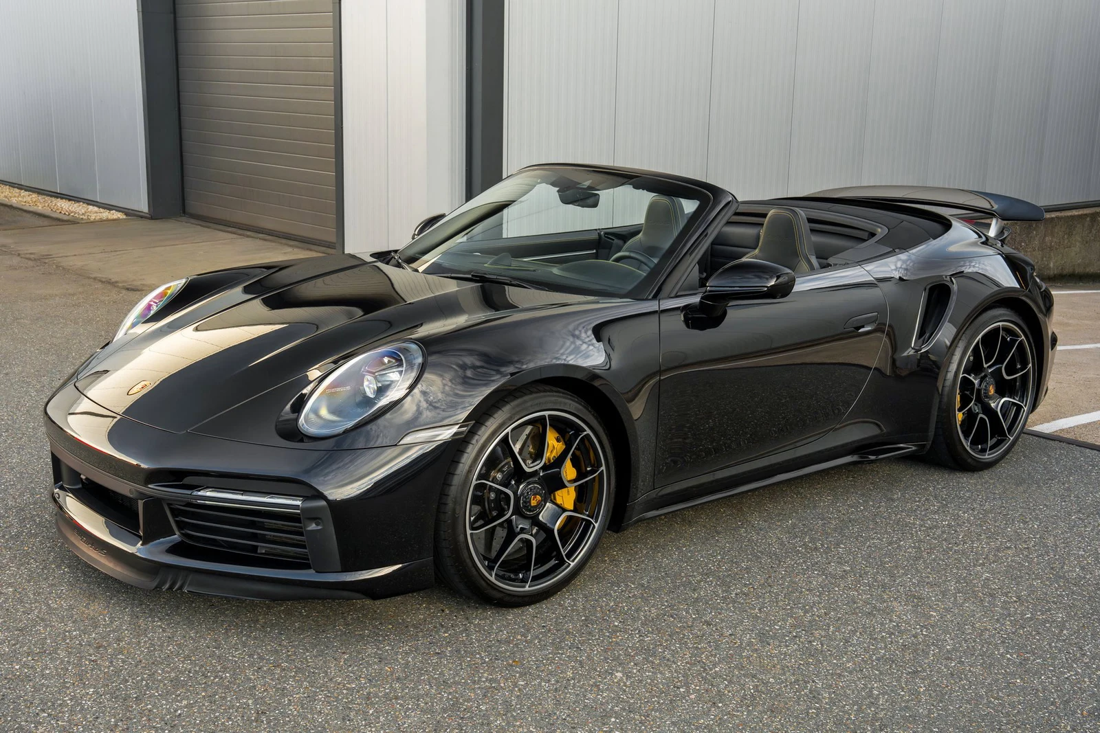 2022 Porsche 911 (992.1) Turbo S Cabriolet, 2/10