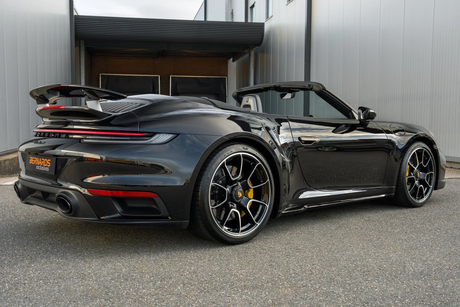 2022 Porsche 911 (992.1) Turbo S Cabriolet, 3/10