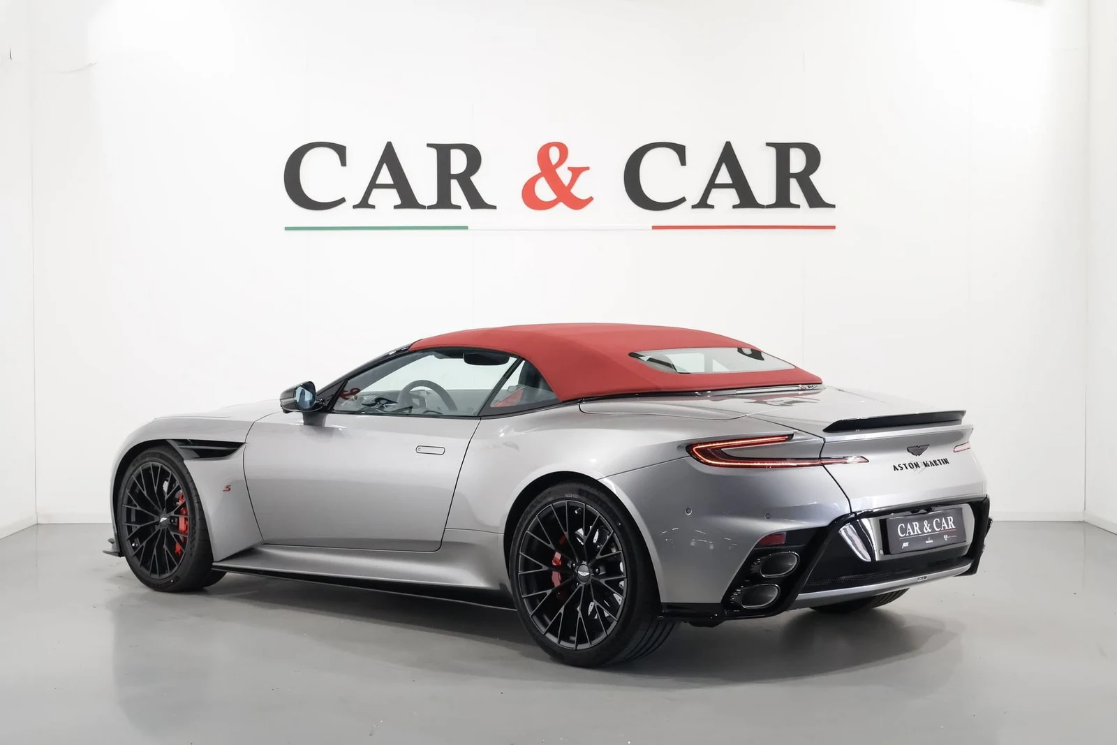 Aston Martin DB12 S Volante, 2/10