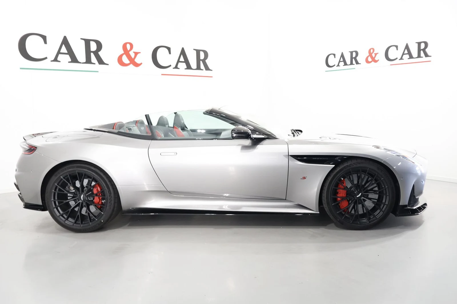 Aston Martin DB12 S Volante, 5/10