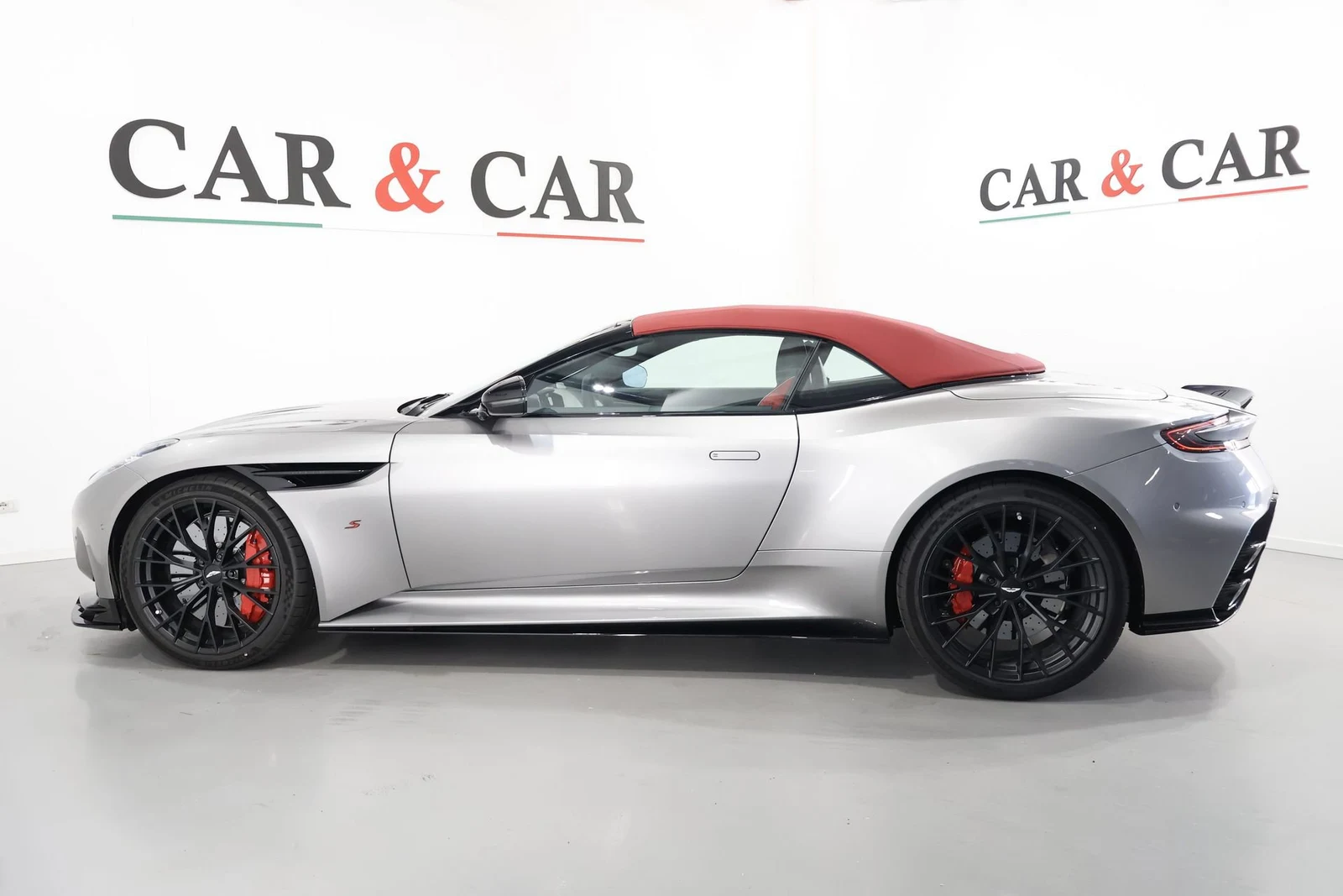 Aston Martin DB12 S Volante, 6/10