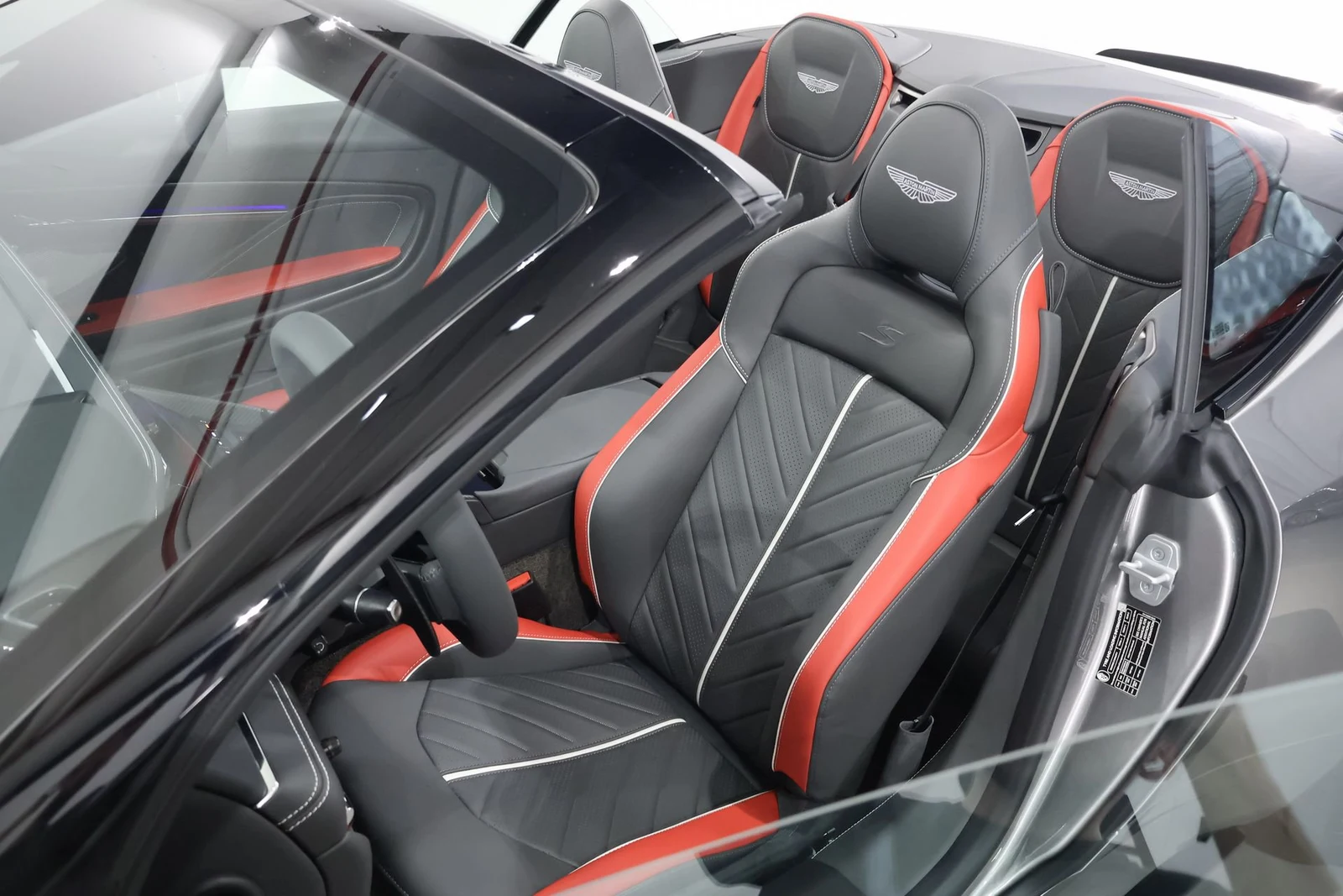 Aston Martin DB12 S Volante, 8/10