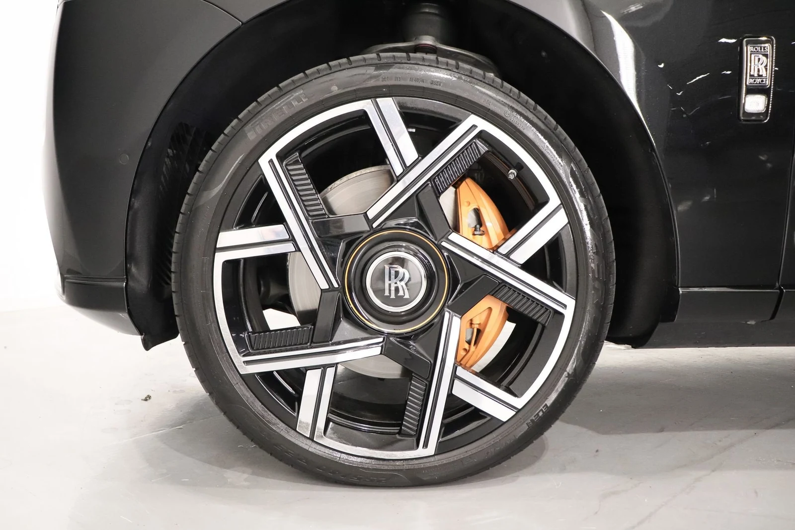 Rolls-Royce Cullinan Black Badge, 7/10
