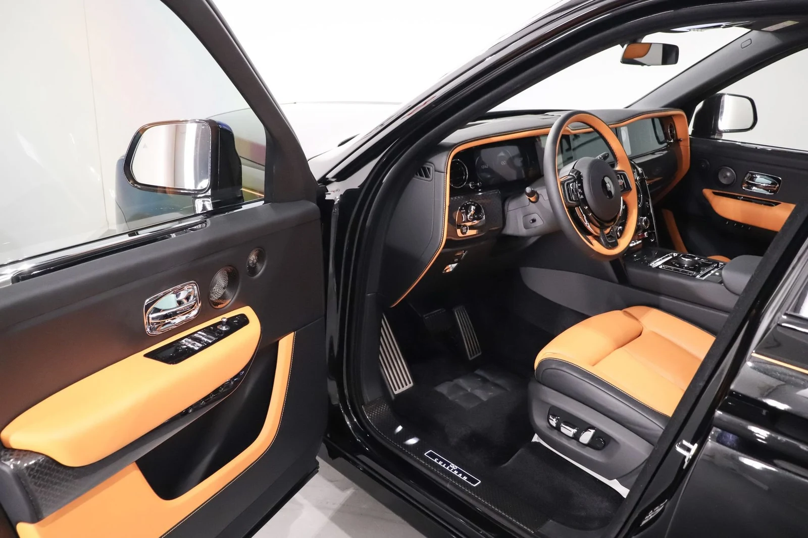 Rolls-Royce Cullinan Black Badge, 8/10