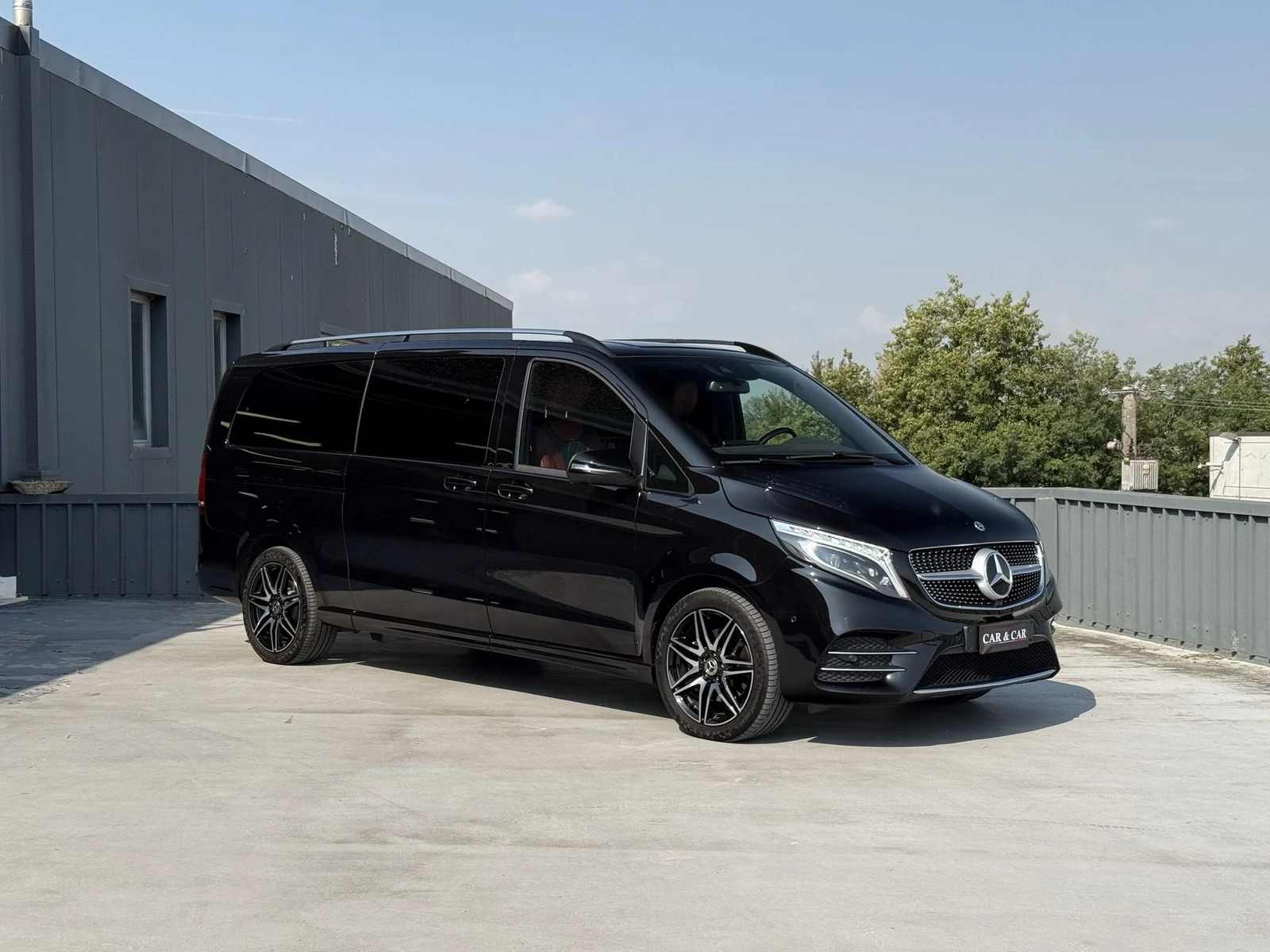 Seller photograph: Mercedes-Benz V 300 d 4MATIC Revolver VIP Royal