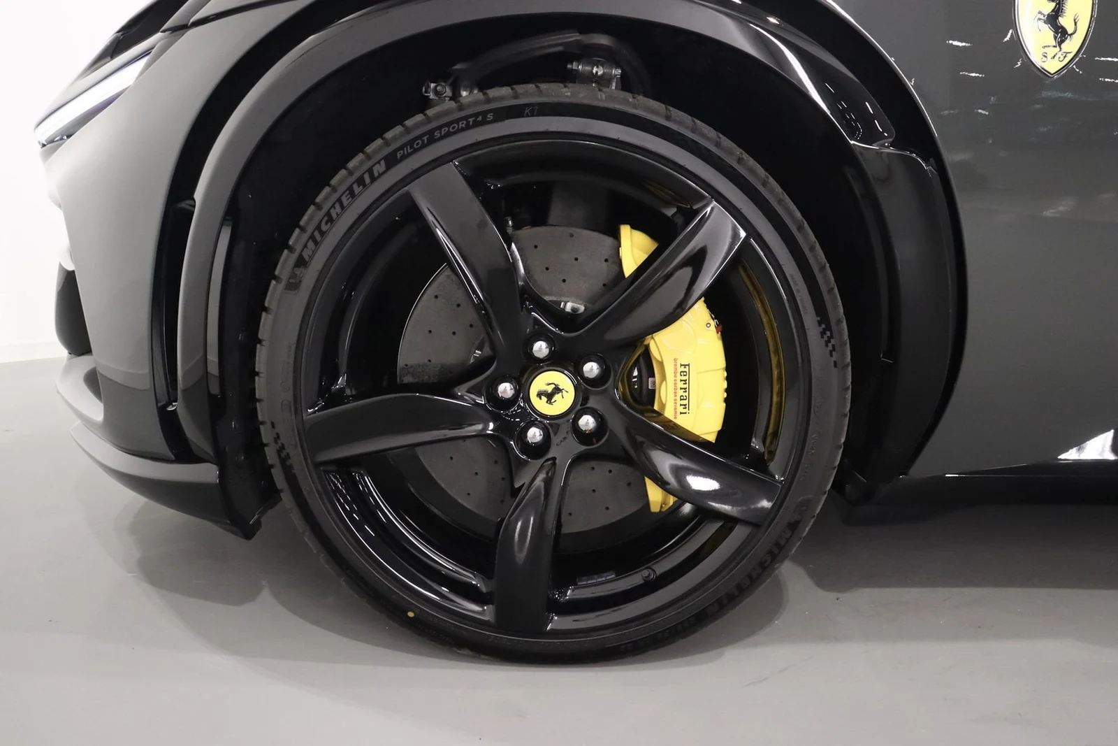 Ferrari Purosangue, 7/10