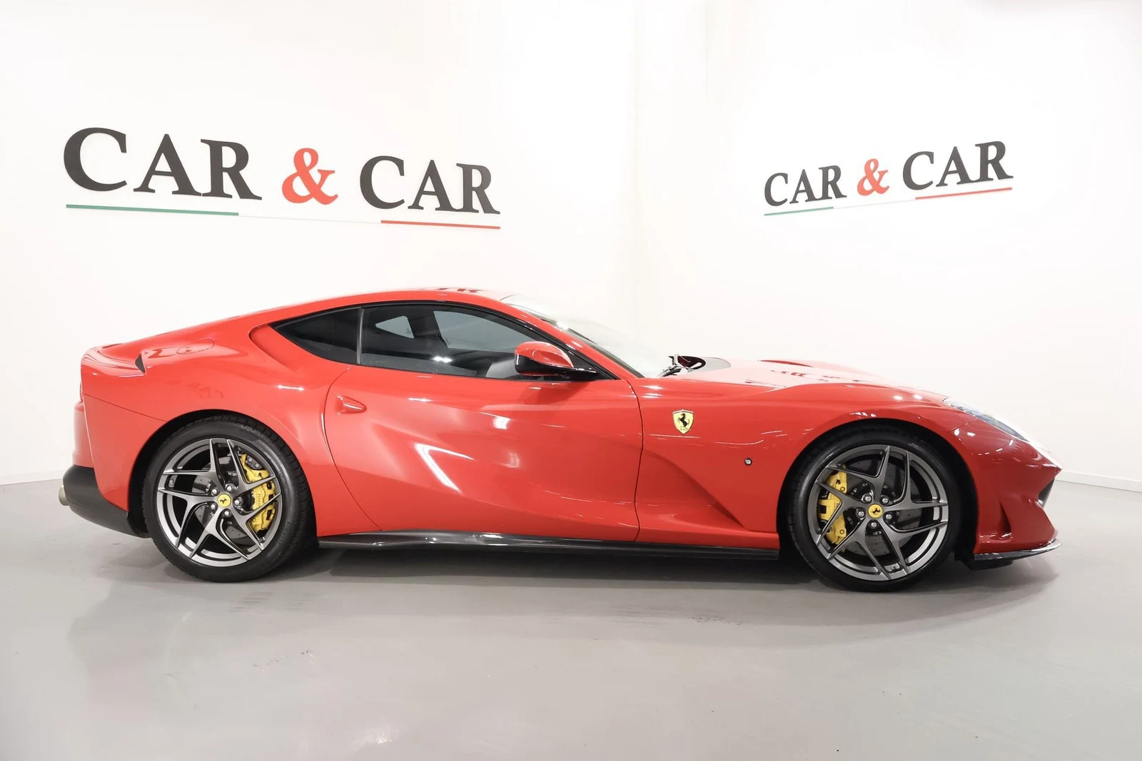 Ferrari 812 Superfast, 5/10