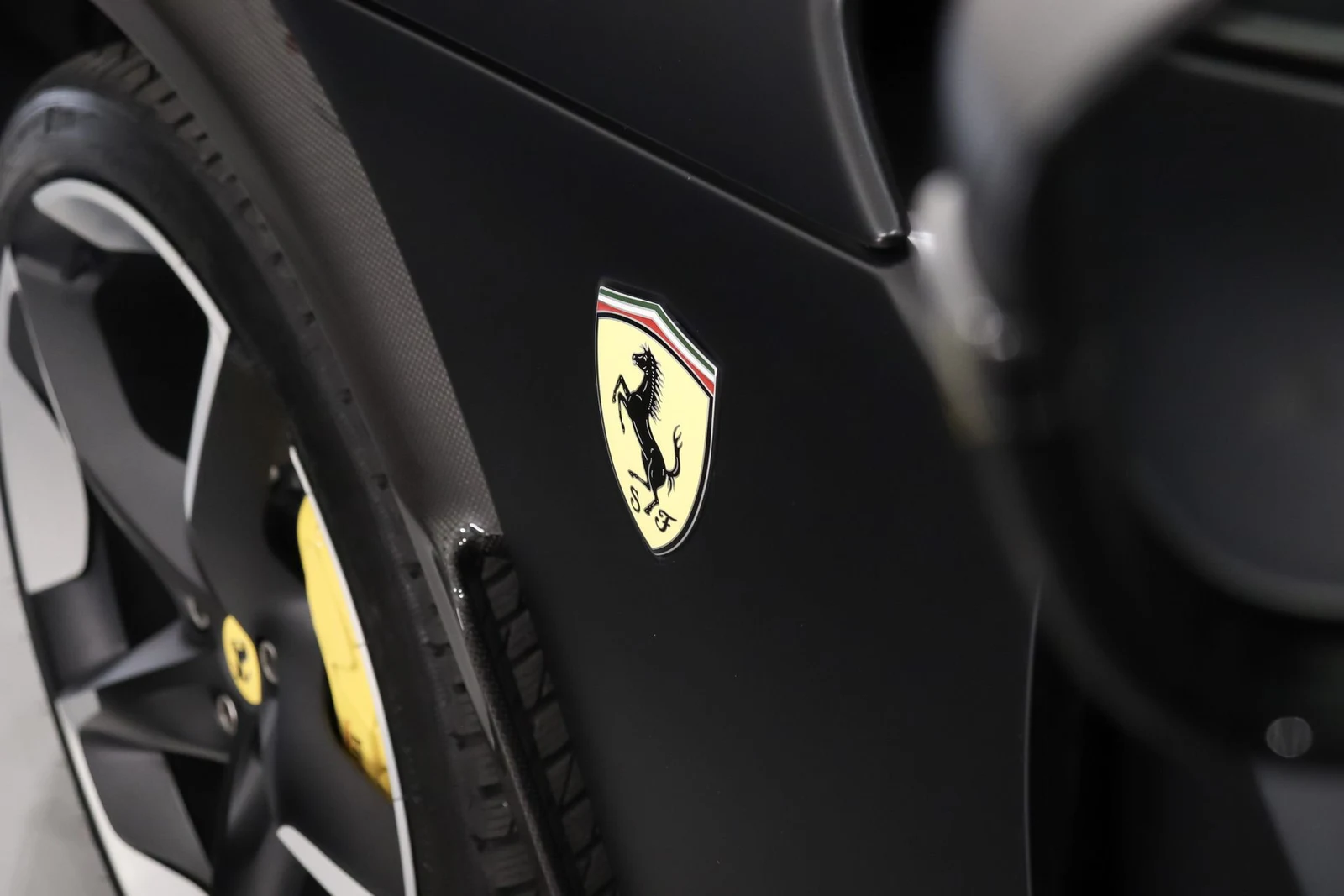 Ferrari Purosangue, 8/10