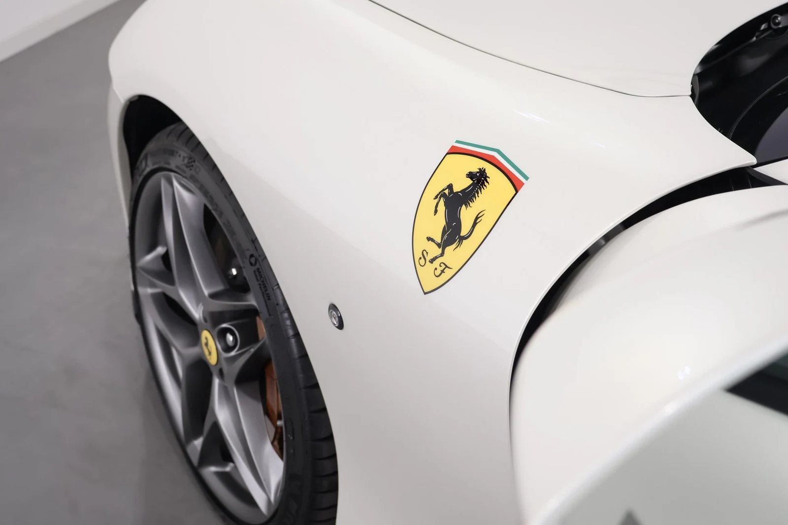 Ferrari Roma Spider, 6/10