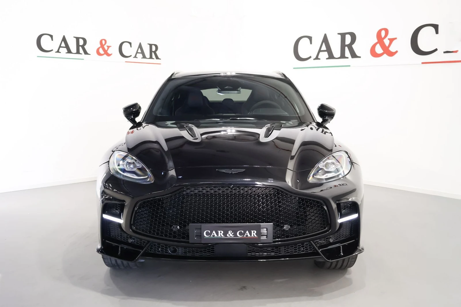 Aston Martin DBX S, 3/10