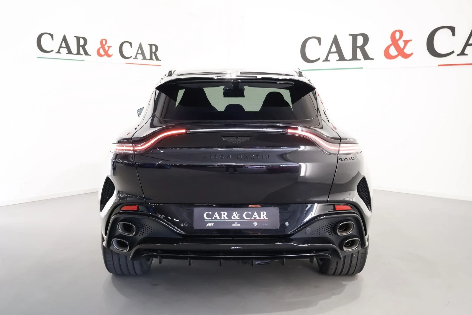 Aston Martin DBX S, 4/10