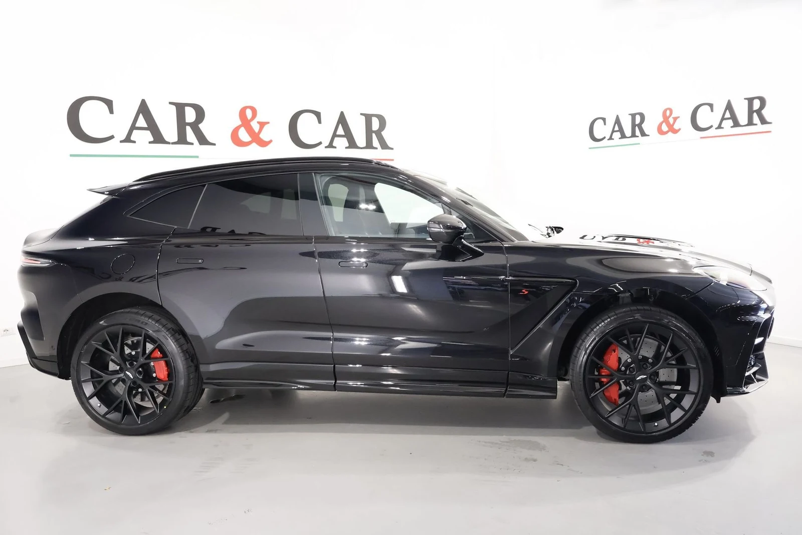 Aston Martin DBX S, 5/10