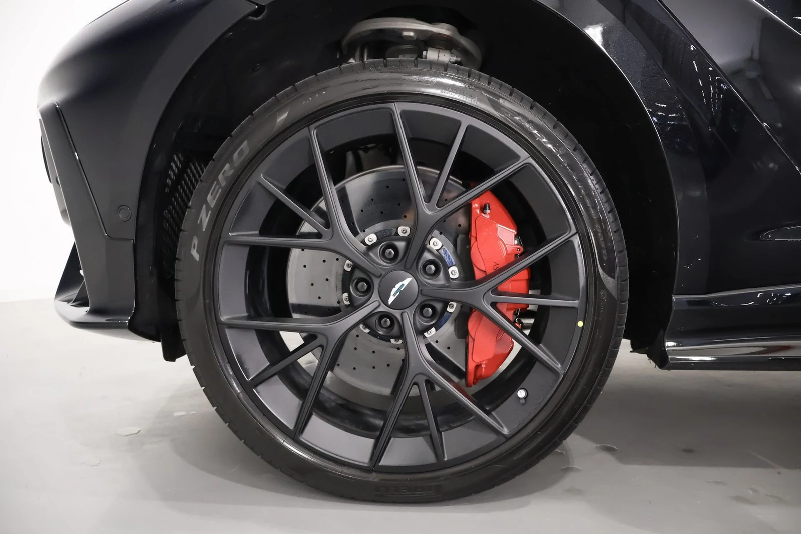 Aston Martin DBX S, 7/10