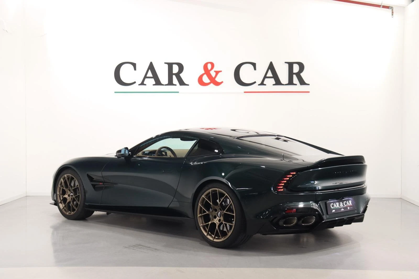 Aston Martin Vanquish, 2/10