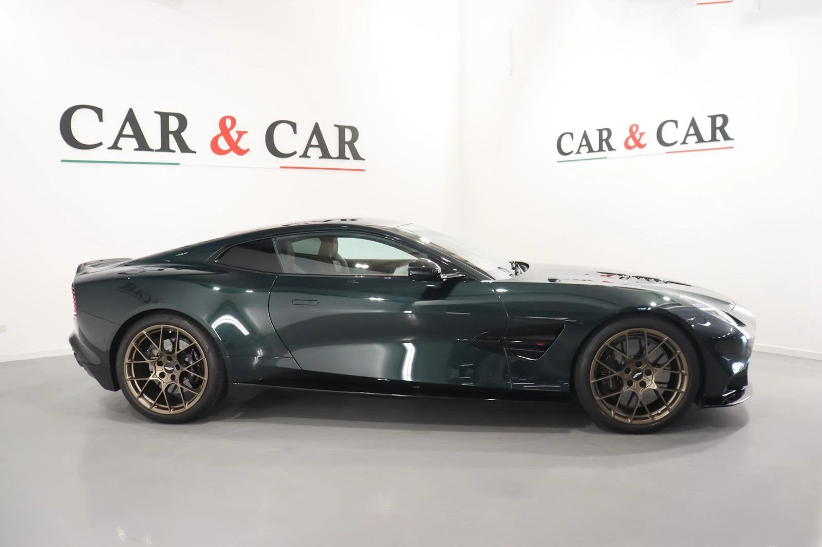 Aston Martin Vanquish, 3/10