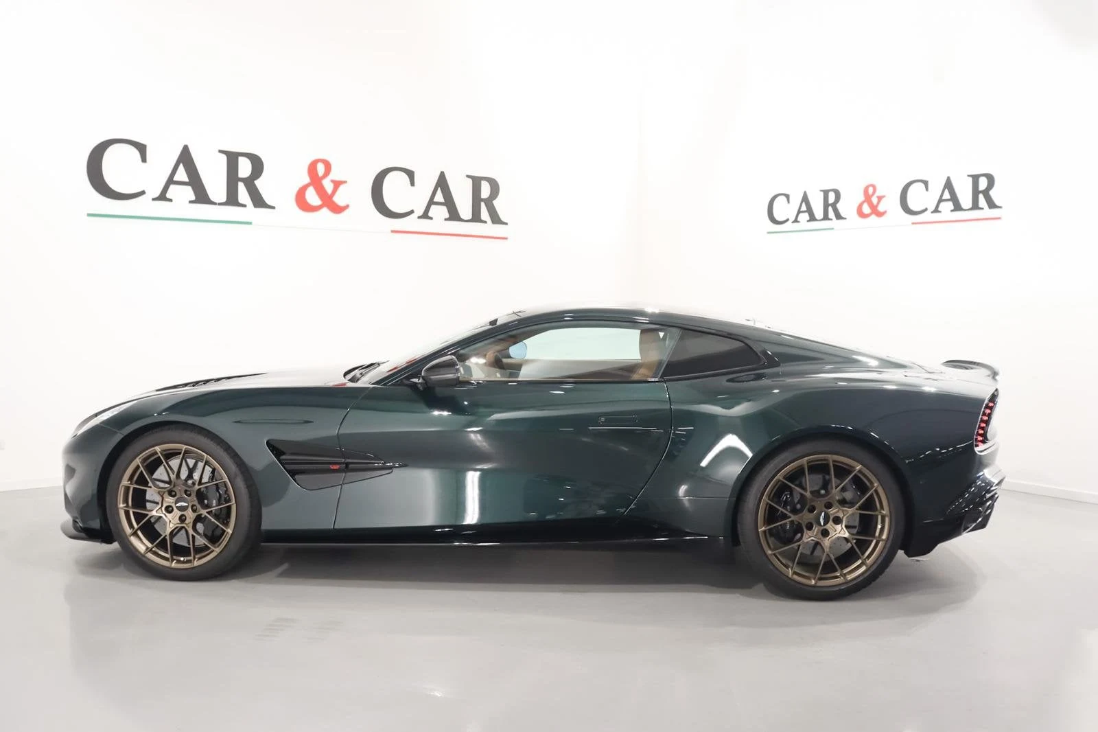 Aston Martin Vanquish, 4/10
