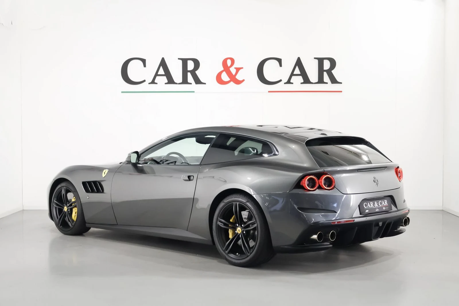 Ferrari GTC4Lusso, 2/10