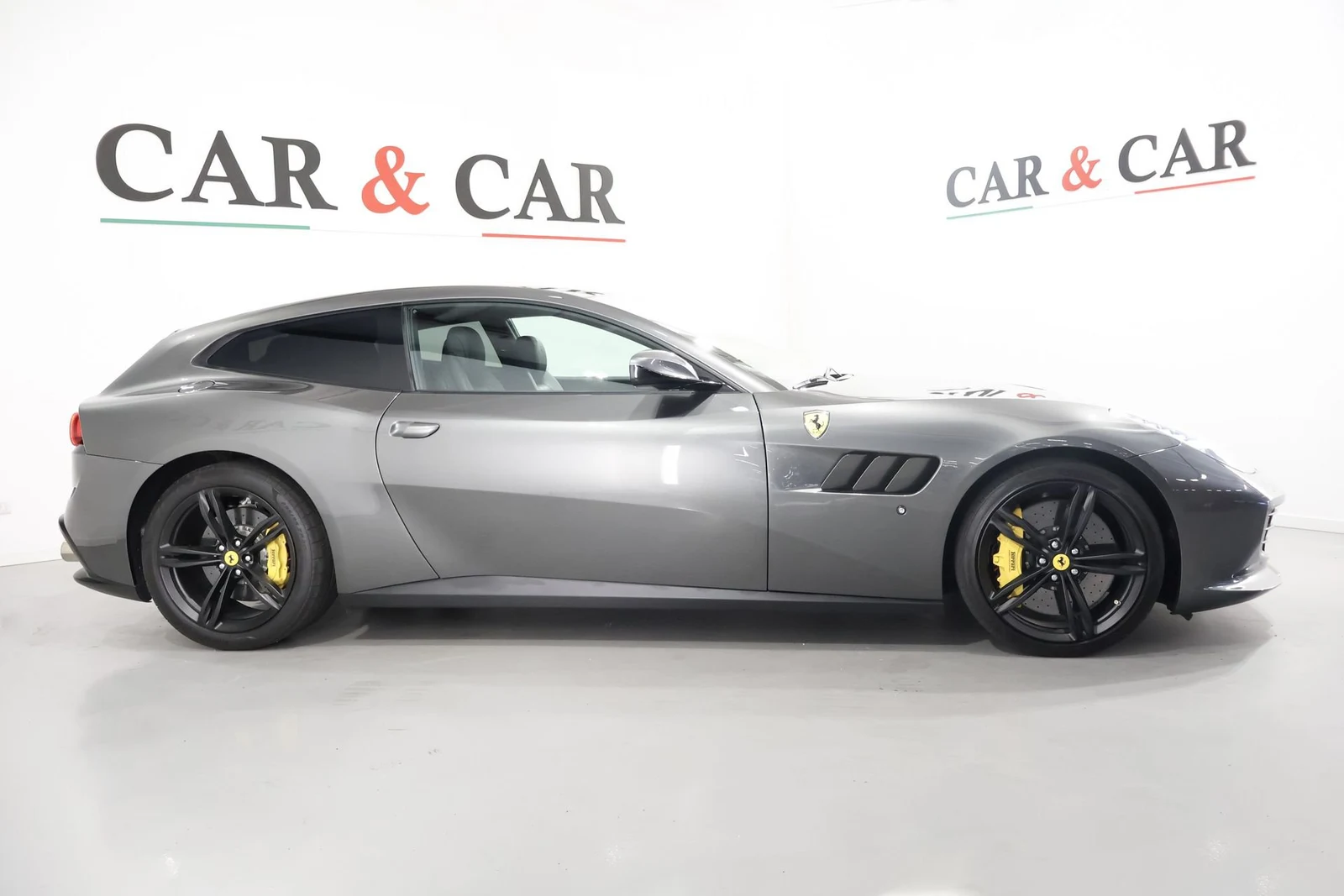 Ferrari GTC4Lusso, 5/10