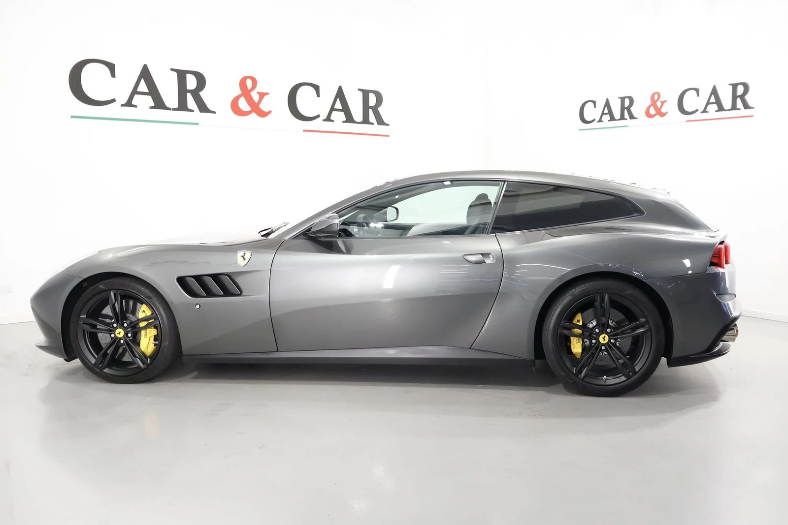 Ferrari GTC4Lusso, 6/10
