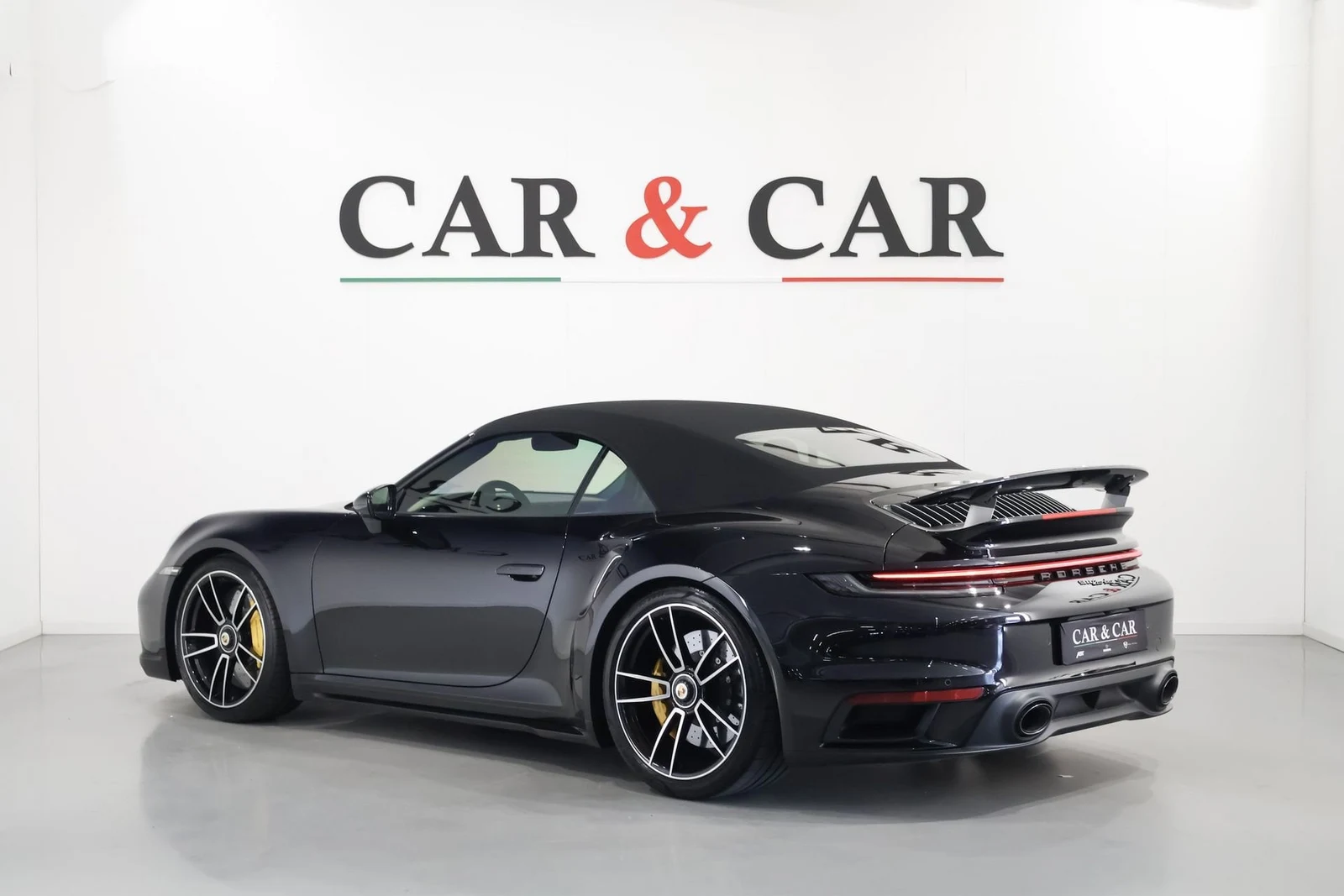 Porsche 911 Turbo S Cabriolet (992.1), 2/10