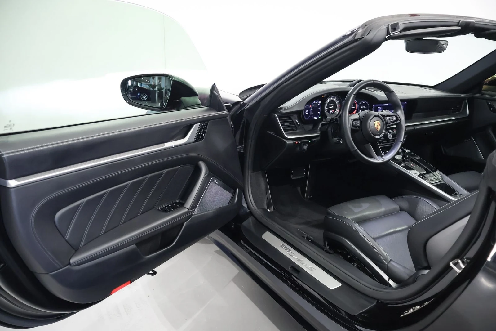 Porsche 911 Turbo S Cabriolet (992.1), 8/10