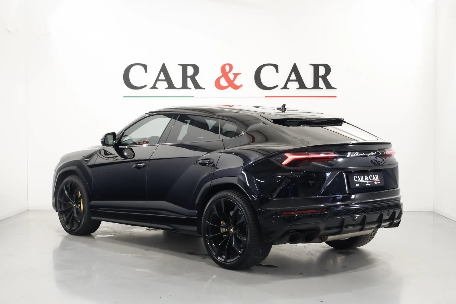 Lamborghini Urus, 2/10