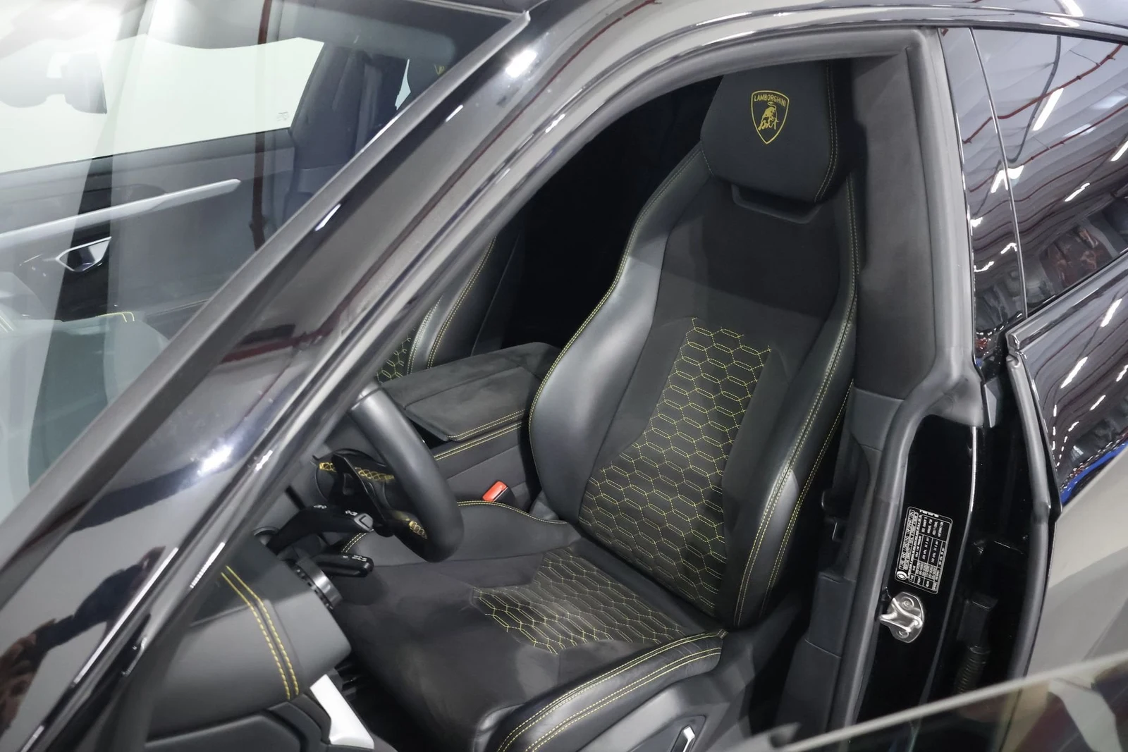 Lamborghini Urus, 8/10