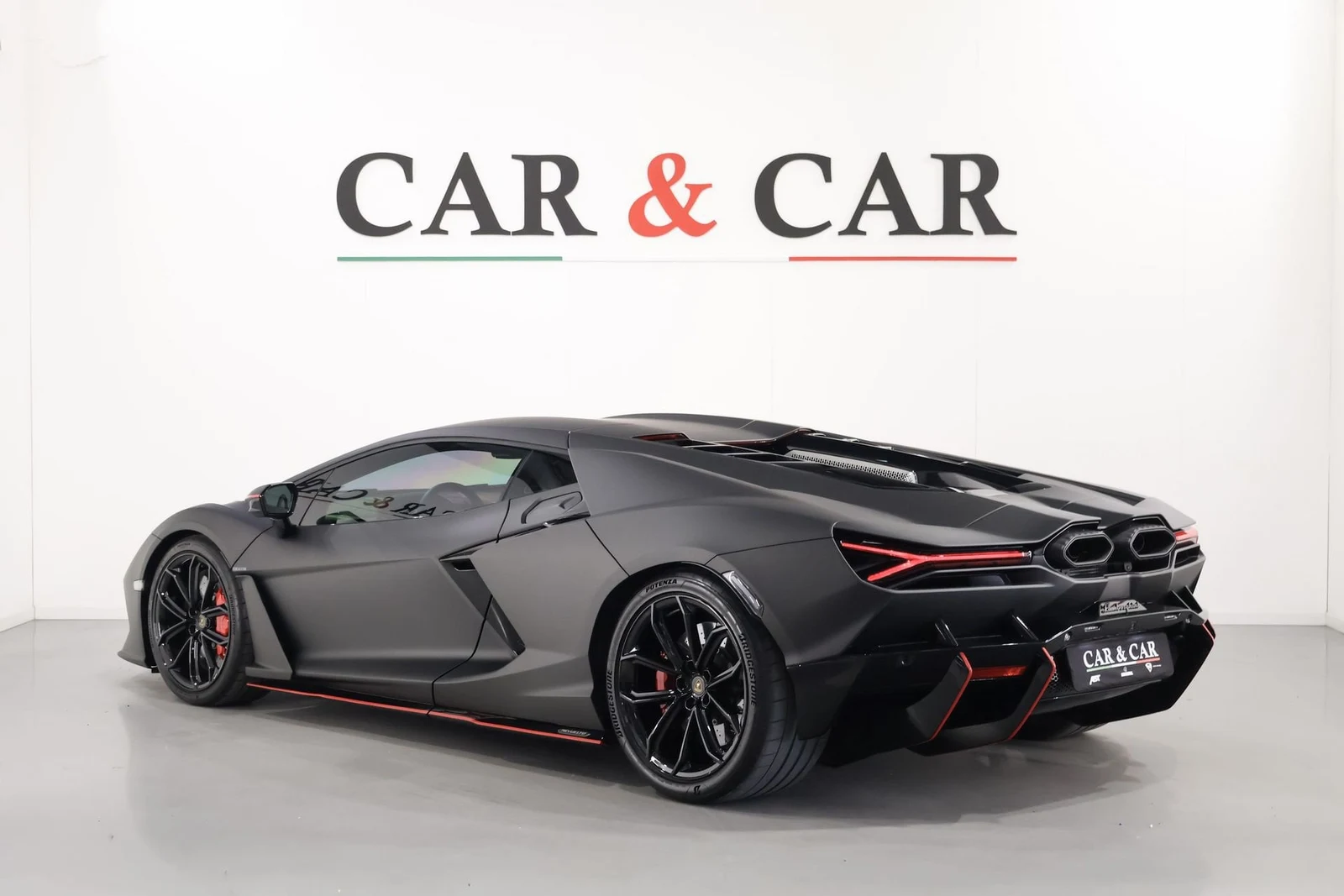 Lamborghini Revuelto, 2/10
