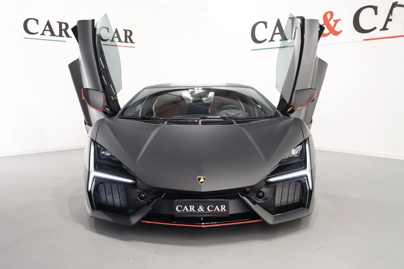 Lamborghini Revuelto, 3/10