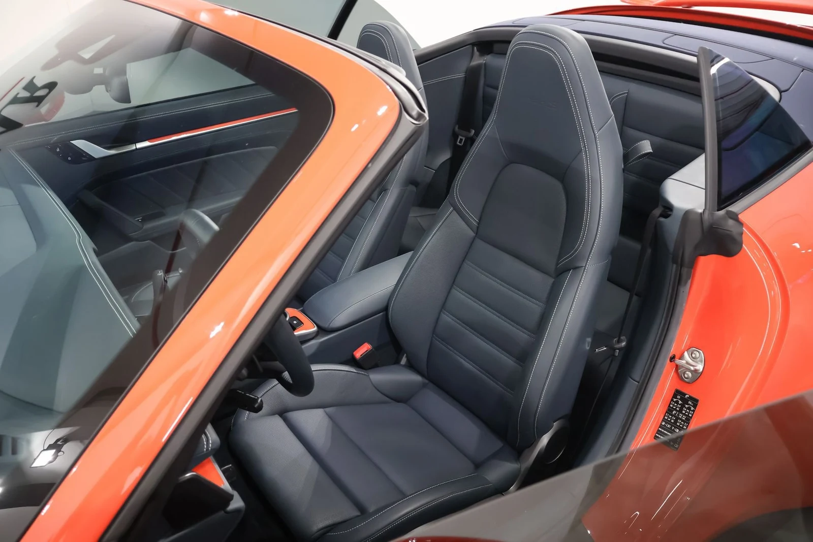 Porsche 911 Turbo S Cabriolet (992.1), 8/10
