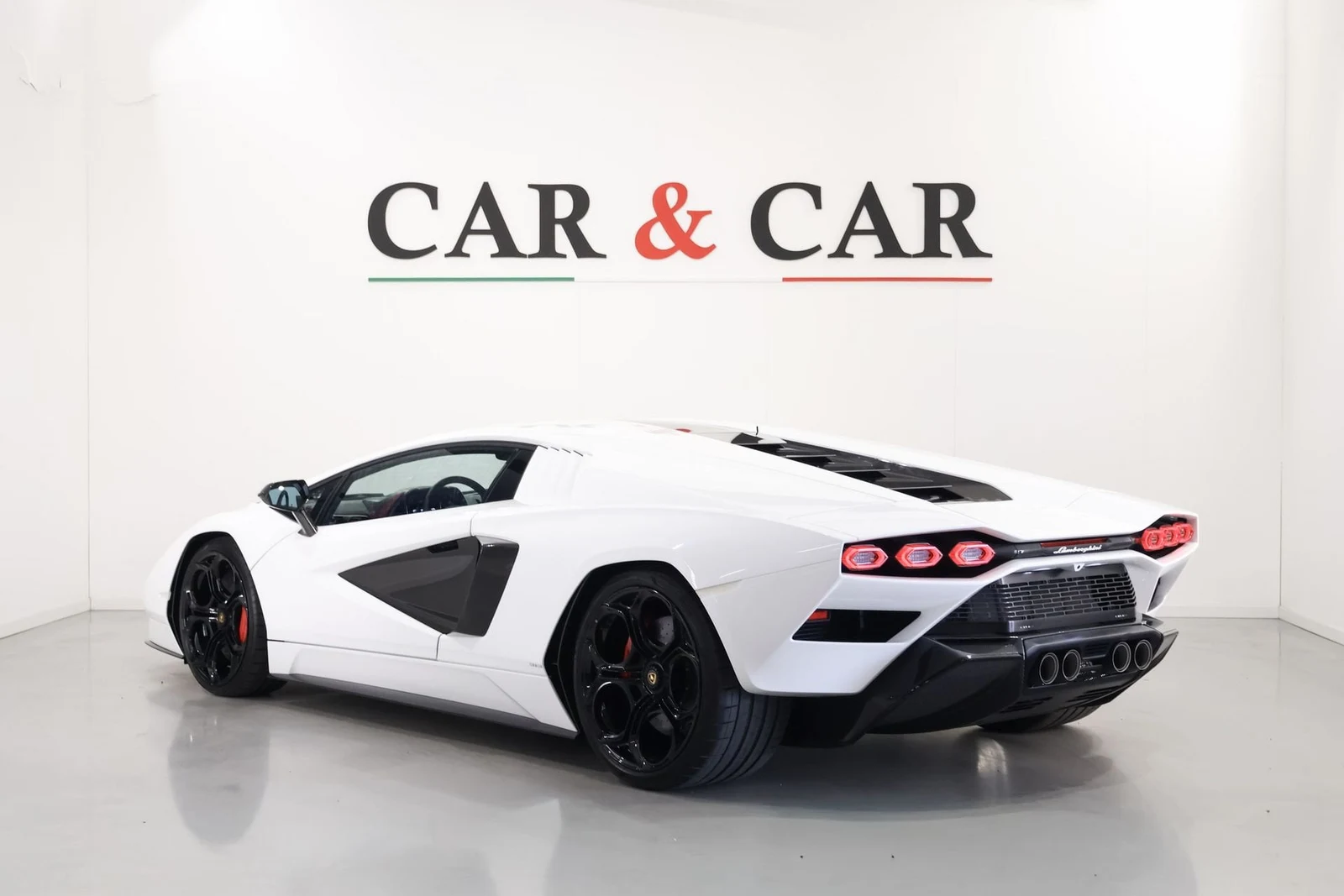 Lamborghini Countach LPI 800-4, 2/10