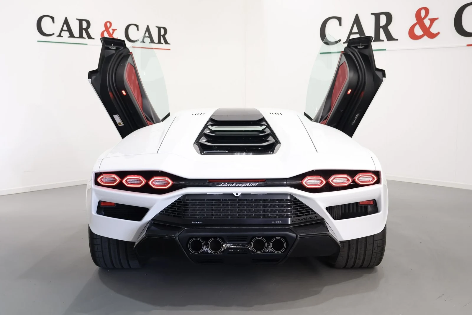 Lamborghini Countach LPI 800-4, 4/10