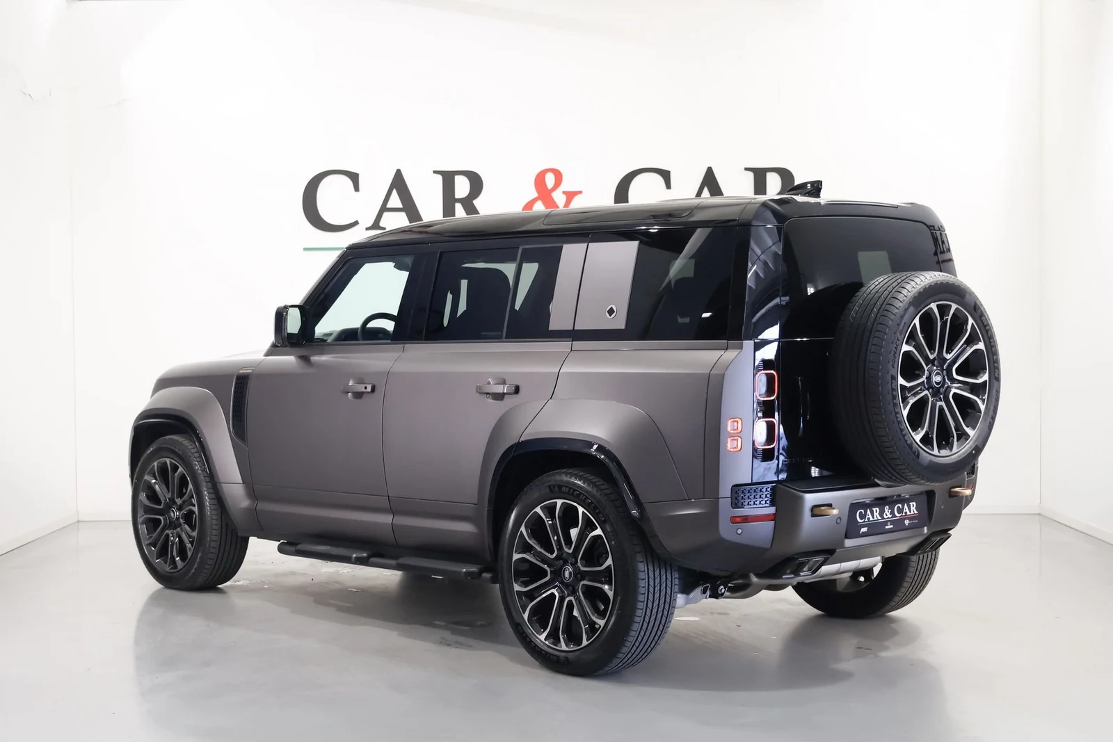 Land Rover Defender OCTA 110, 2/10