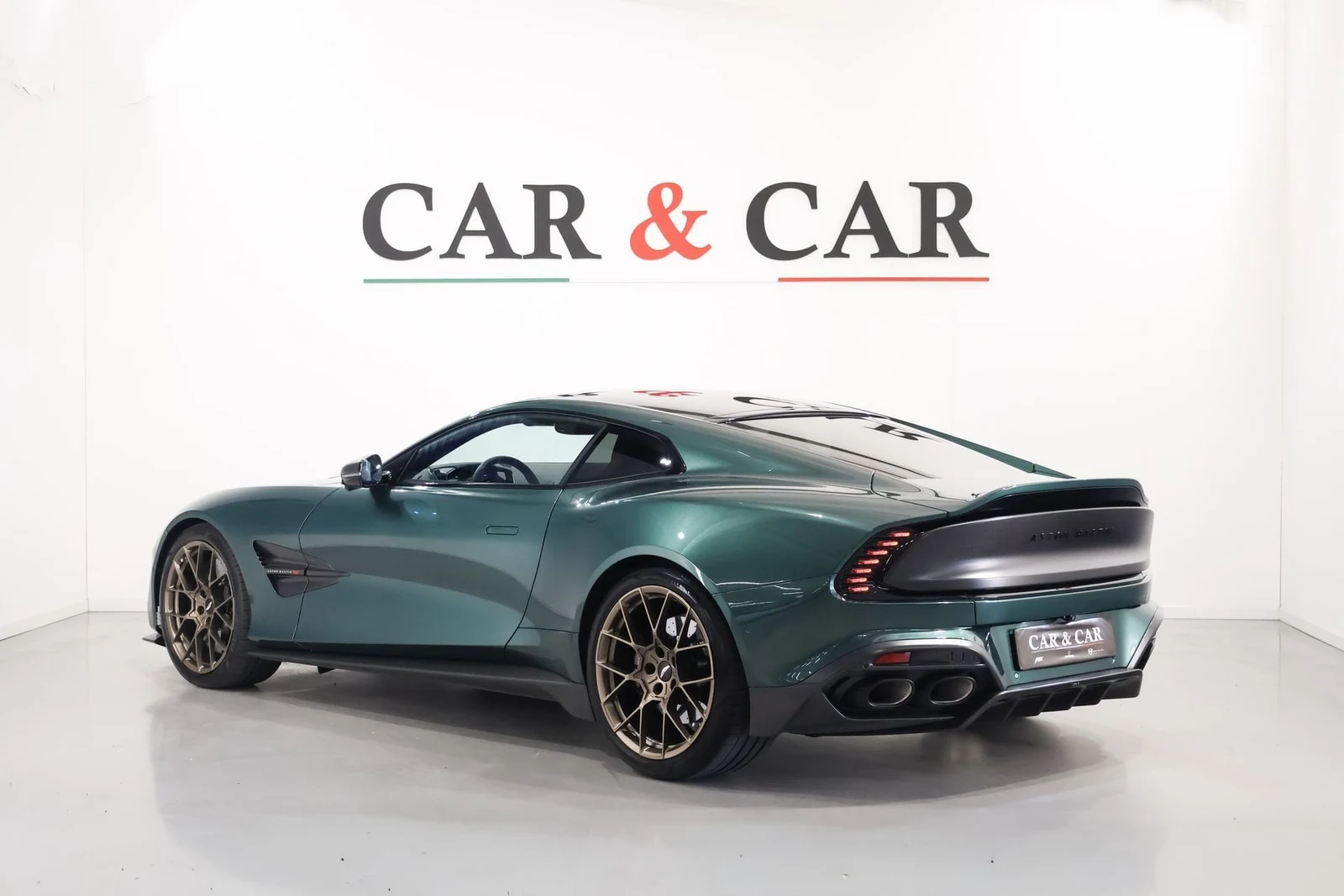 Aston Martin Vanquish, 2/10