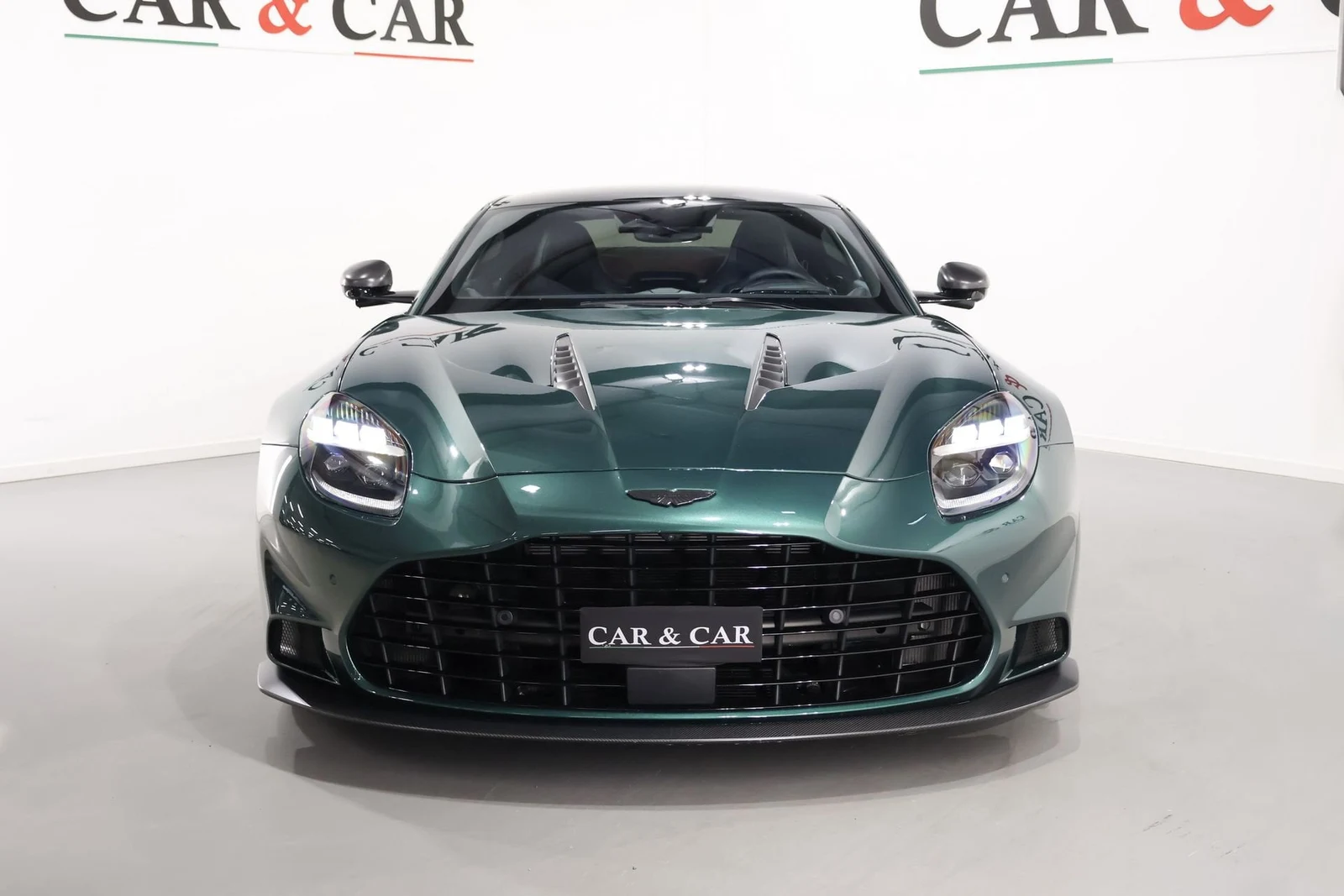 Aston Martin Vanquish, 3/10