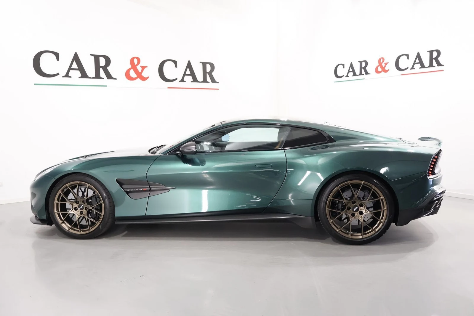 Aston Martin Vanquish, 5/10