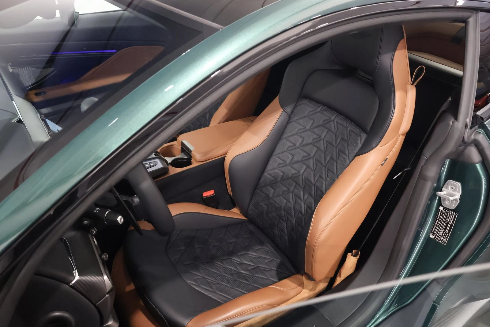 Aston Martin Vanquish, 9/10