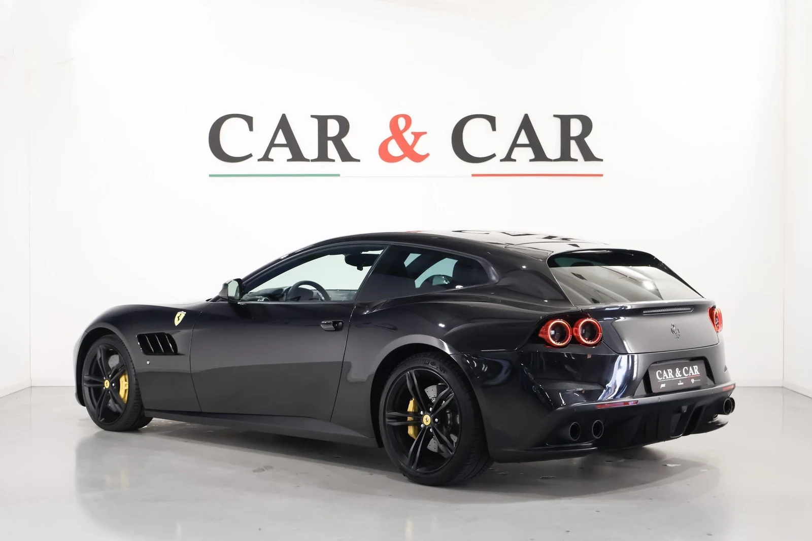 Ferrari GTC4Lusso, 2/10
