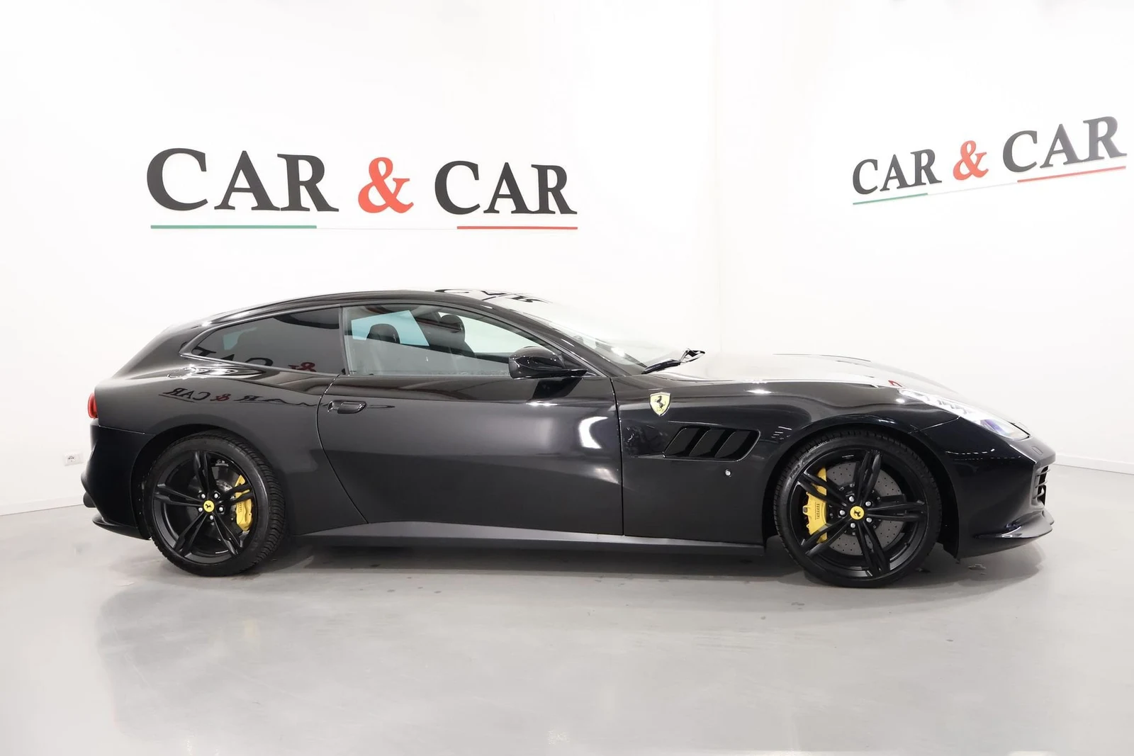 Ferrari GTC4Lusso, 5/10