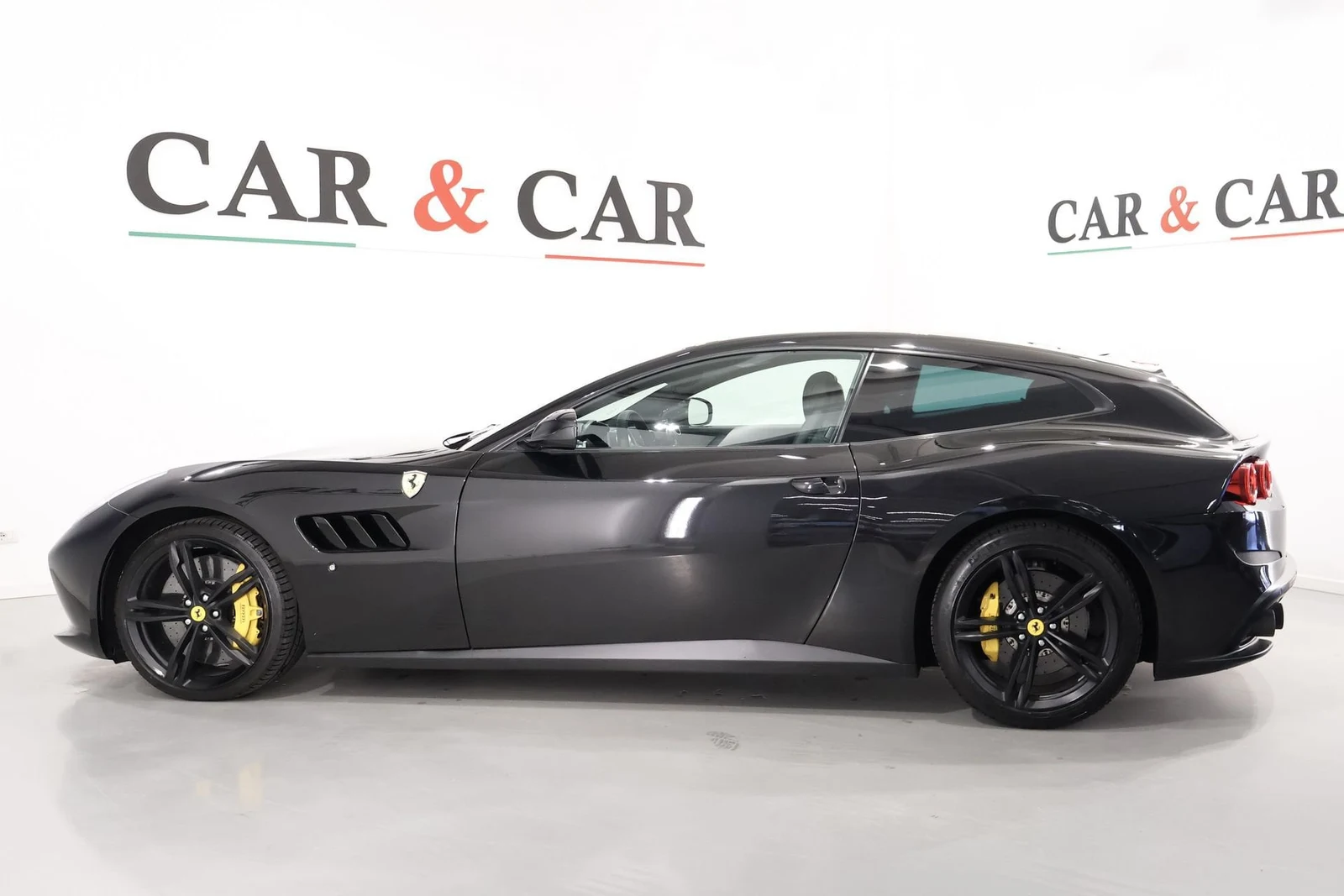 Ferrari GTC4Lusso, 6/10