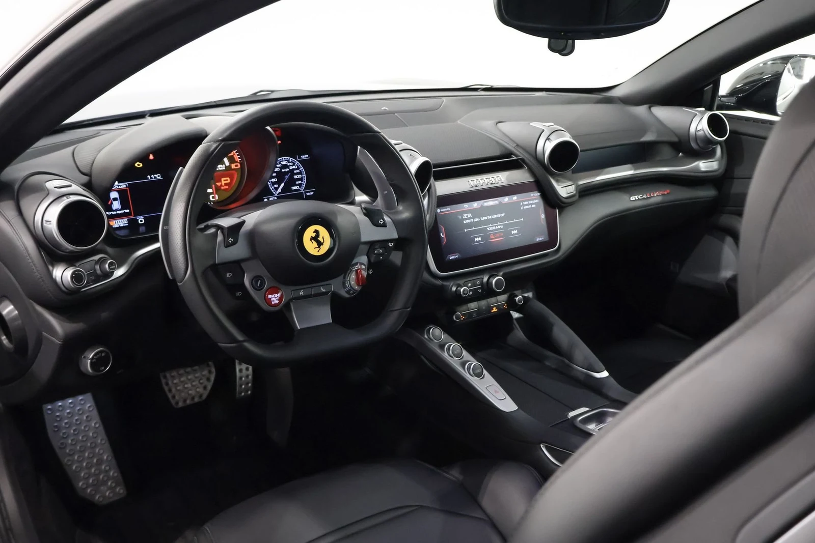 Ferrari GTC4Lusso, 8/10