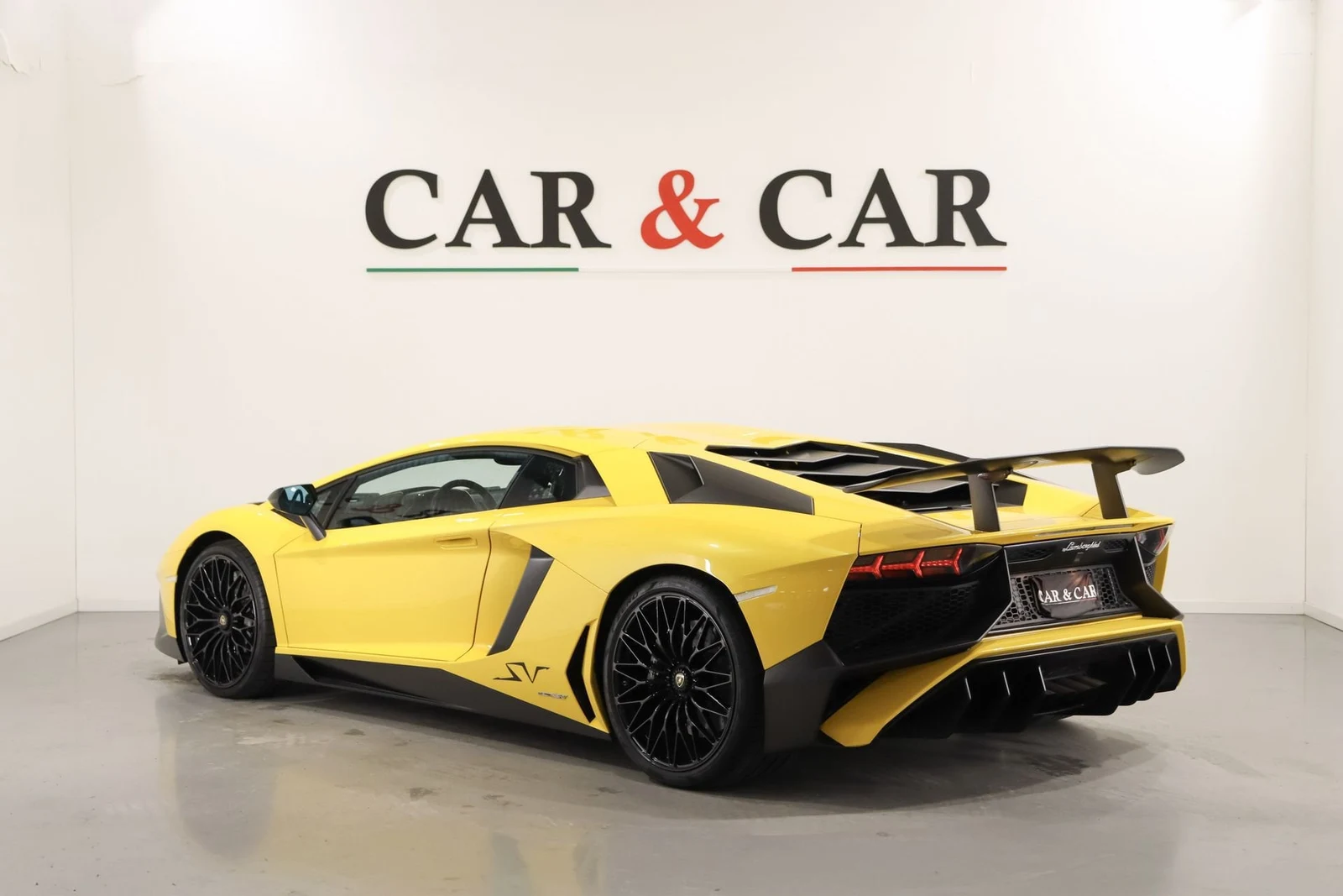 Lamborghini Aventador LP750-4 SV, 2/10