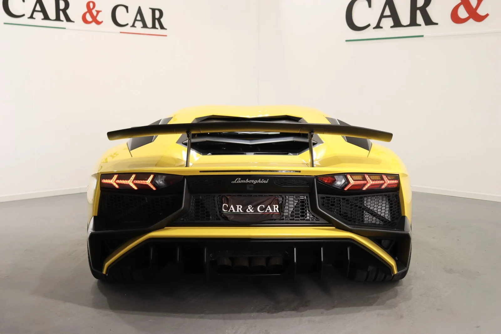 Lamborghini Aventador LP750-4 SV, 4/10