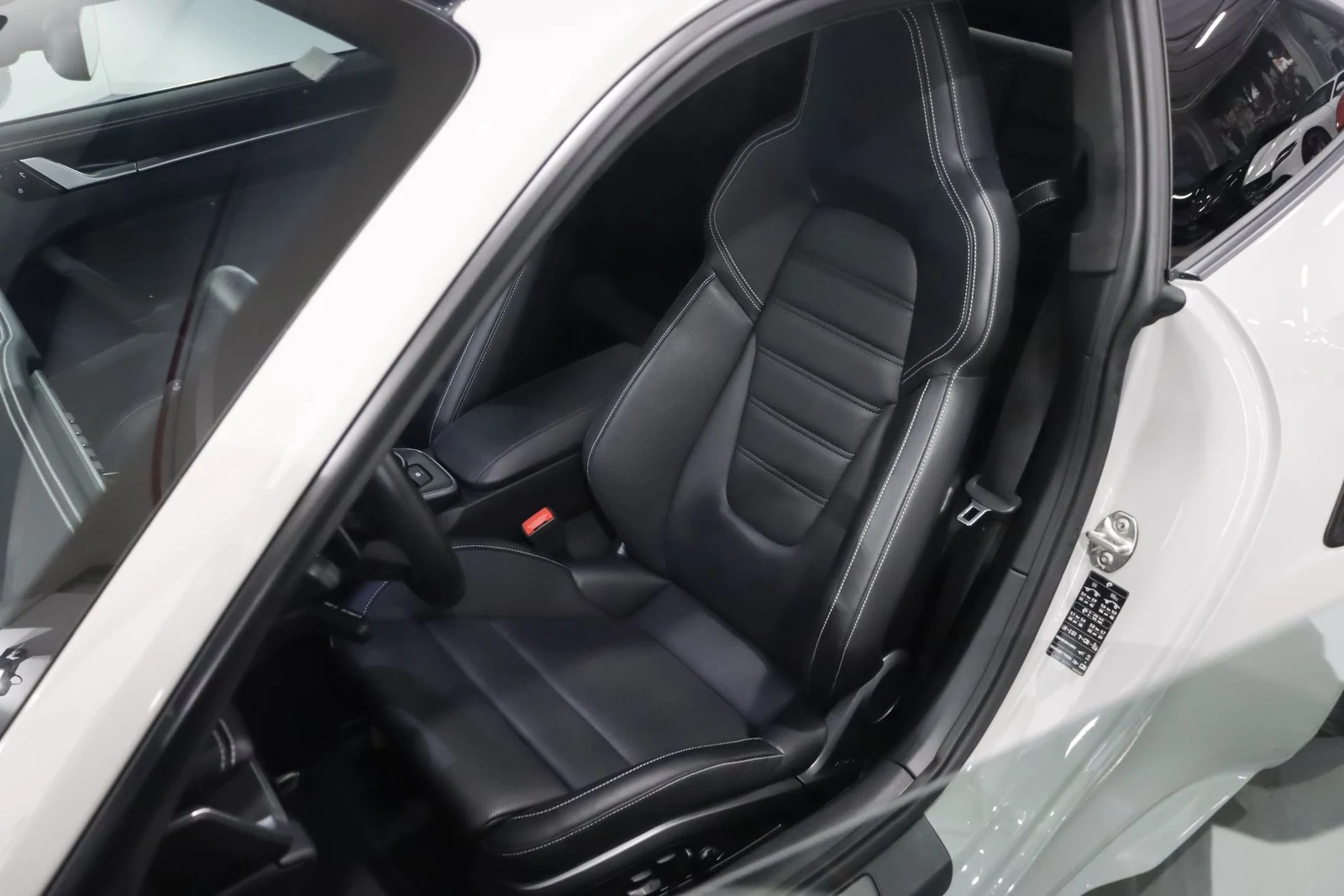Porsche 911 Turbo S (992.1), 8/10