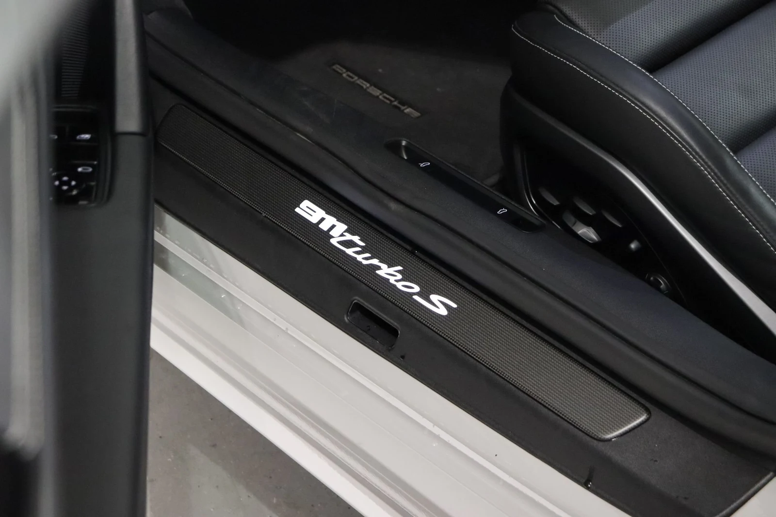 Porsche 911 Turbo S (992.1), 9/10